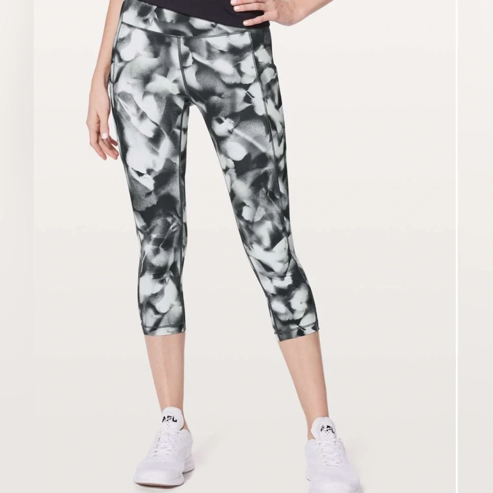 Lululemon Athletica Speed Up Crop 21
